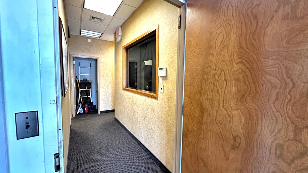 More Photos Of 1991 Smith St, Merrick Medical For Sale