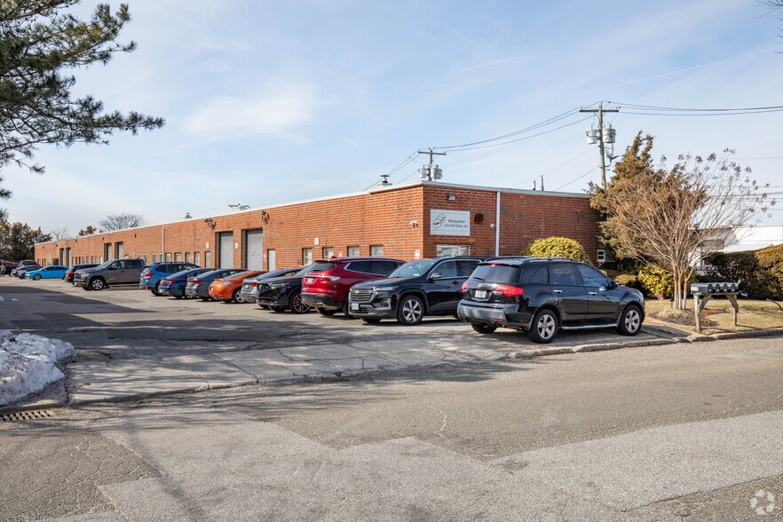 Primary Photo Of 172 Cabot St, West Babylon Warehouse For Lease