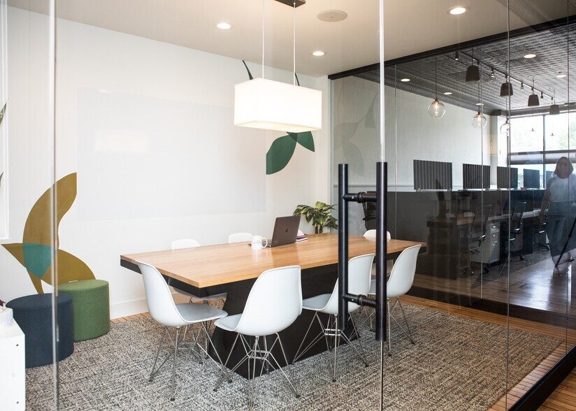 More Photos Of 4009 E Lake St, Minneapolis Office For Sale