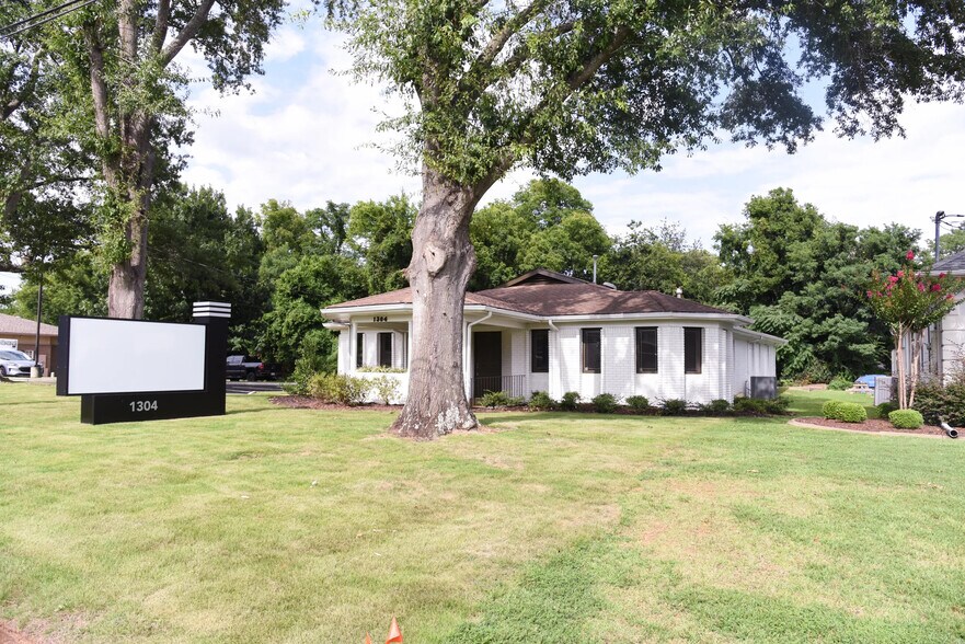 More Photos Of 1304 14th Ave SE, Decatur Medical For Lease