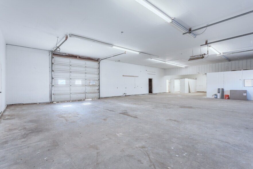 More Photos Of 600 W Main St, Whitesboro Light Manufacturing For Lease