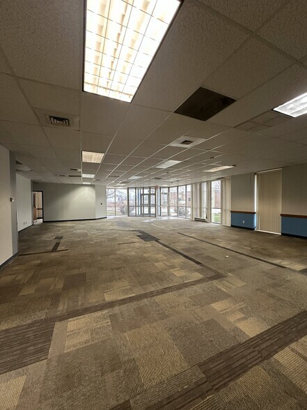 More Photos Of 2828 Enterprise Dr, Anderson Office For Sale