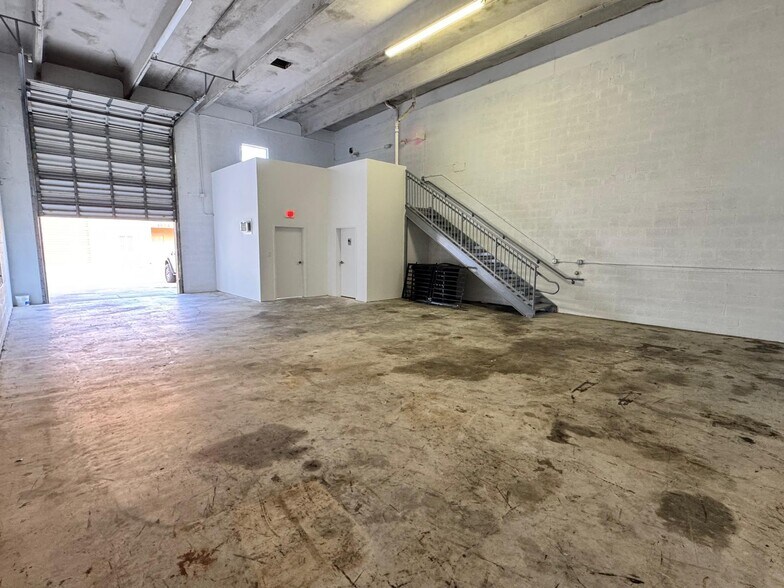More Photos Of 4628-4648 NW 133rd St, Opa-locka Warehouse For Lease