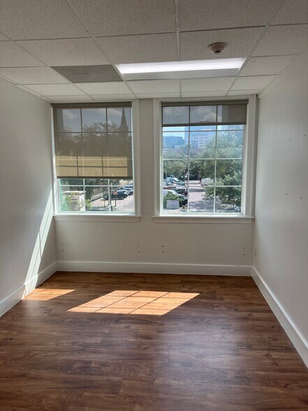 More Photos Of 47 E Robinson St, Orlando General Retail For Lease