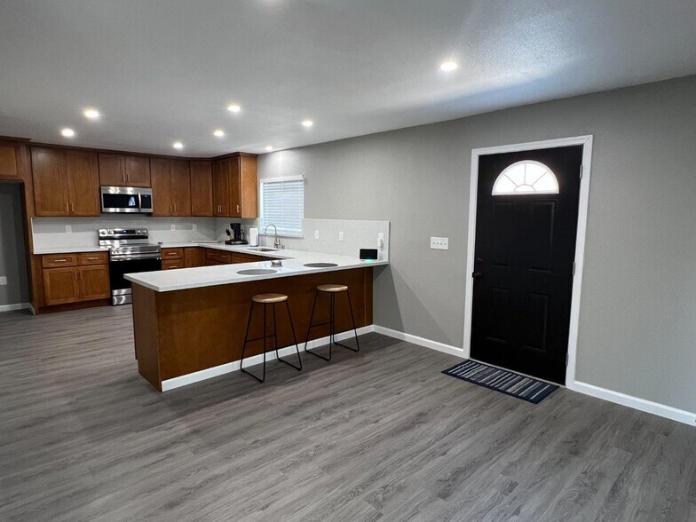 More Photos Of 7490 Lander Ave, Hilmar Office Residential For Sale