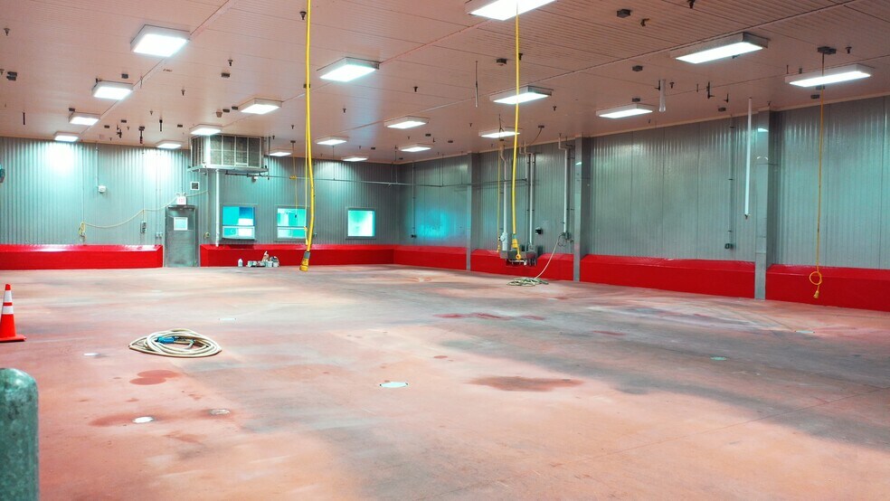 More Photos Of 3737 N Broadway, Saint Louis Refrigeration Cold Storage For Lease