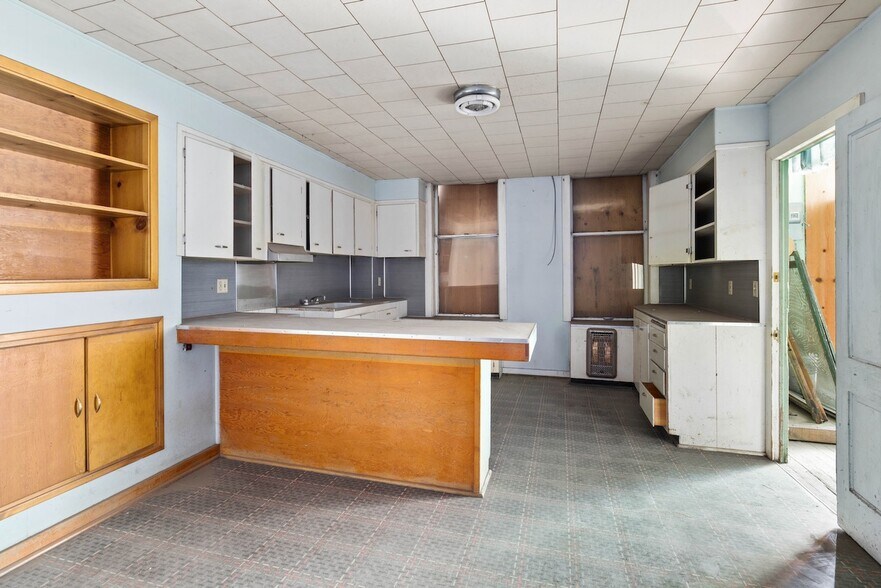 More Photos Of 313 N Main St, Ellensburg General Retail For Sale