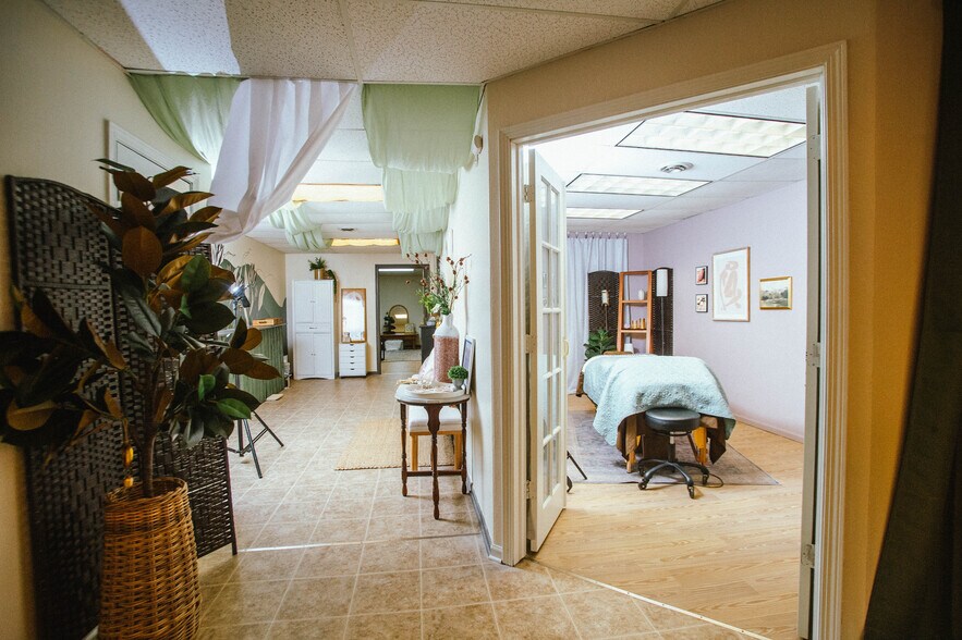More Photos Of 112-116 E Court Ave, Winterset Storefront Retail Residential For Sale