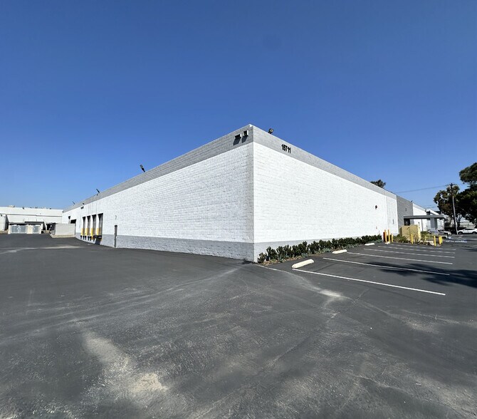 More Photos Of 15711-15777 S Broadway, Gardena Warehouse For Sale