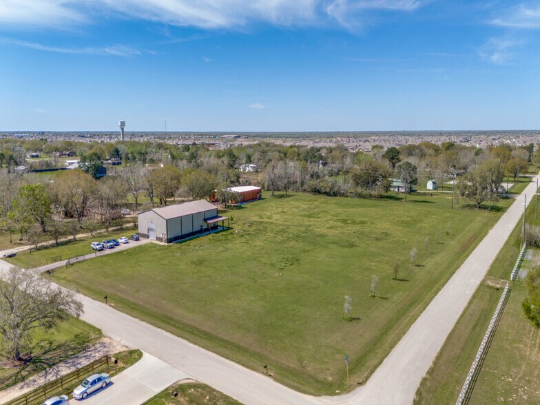 More Photos Of 10711 Hidden Lake Ln, Richmond Distribution For Sale
