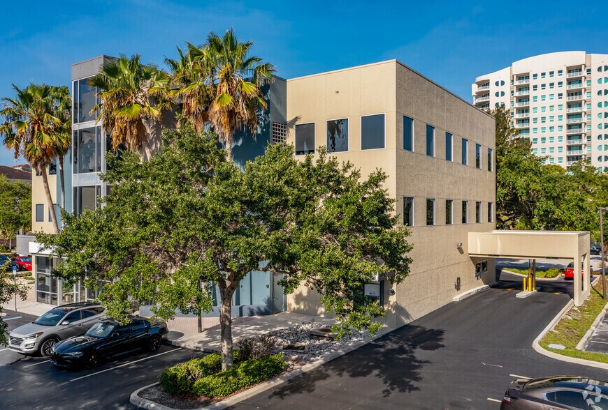 More Photos Of 22 S Links Ave, Sarasota Office For Lease