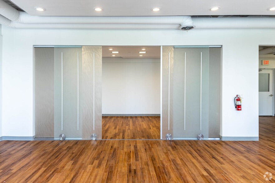 More Photos Of 420 Lincoln Rd, Miami Beach Loft Creative Space For Lease