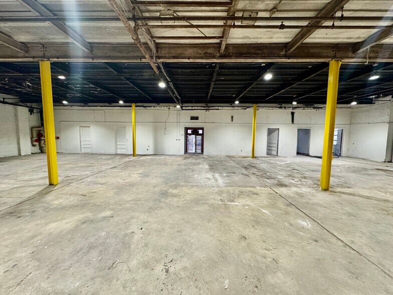 More Photos Of 1310 W Gate City Blvd, Greensboro Warehouse For Lease
