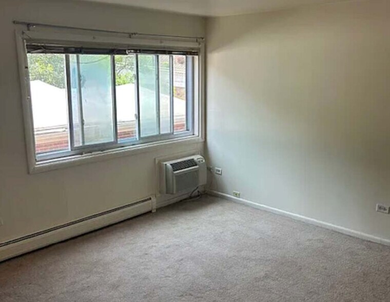 More Photos Of 640 S Main St, Algonquin Multifamily For Sale