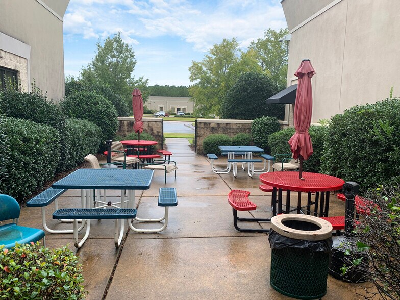 More Photos Of 1239 O.G. Skinner Dr, West Point Office For Sale