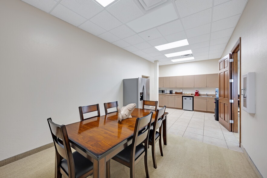 More Photos Of 10555 N 114th St, Scottsdale Office For Sale
