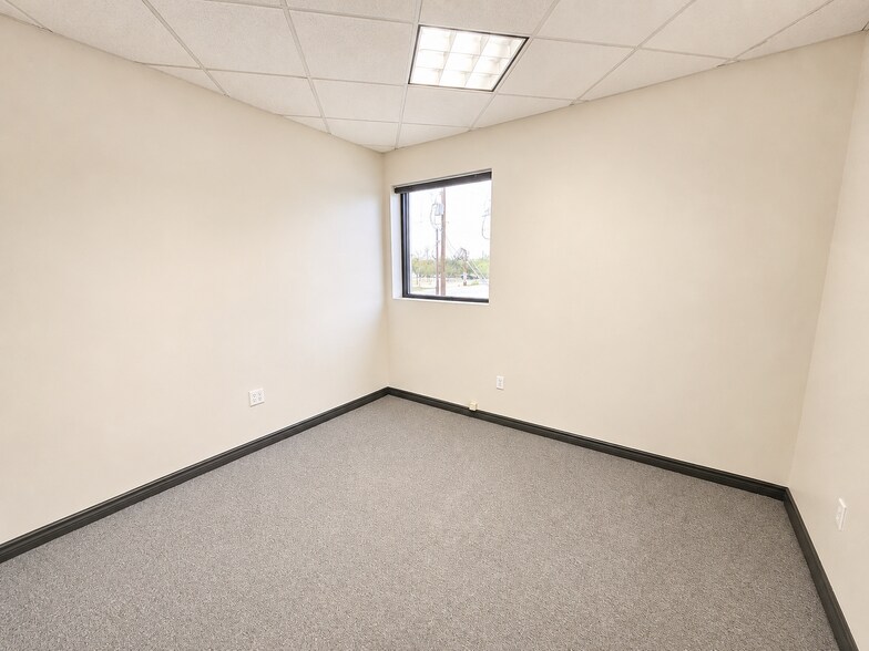 More Photos Of 6713 Broadway, Pearland Unknown For Lease