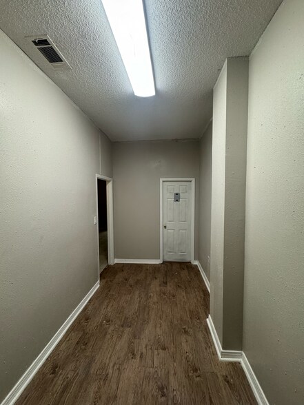 More Photos Of 7727 Blanding Blvd, Jacksonville Auto Repair For Sale