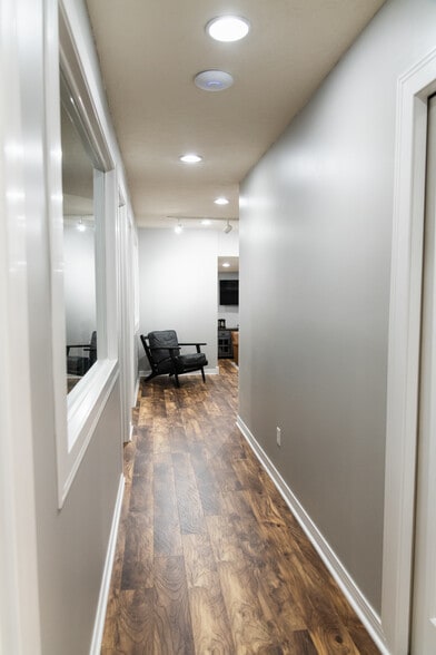 More Photos Of 45 N Chillicothe Rd, Aurora Office For Lease