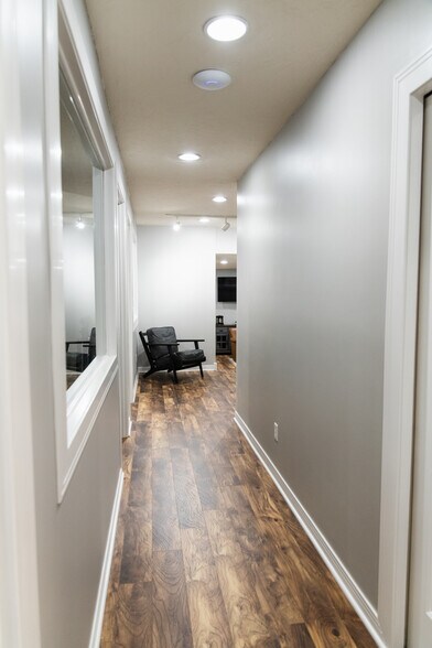 More Photos Of 45 N Chillicothe Rd, Aurora Office For Lease