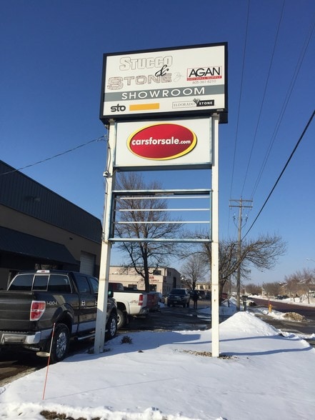 More Photos Of 2701 S Carolyn Ave, Sioux Falls Showroom For Sale