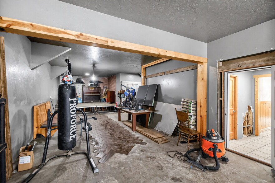 More Photos Of 100 Main St, Moro Specialty For Sale