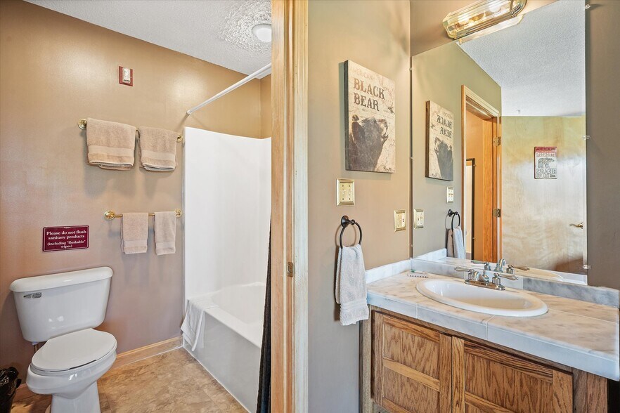 More Photos Of 341 US Route 1, Weston Hotel For Lease