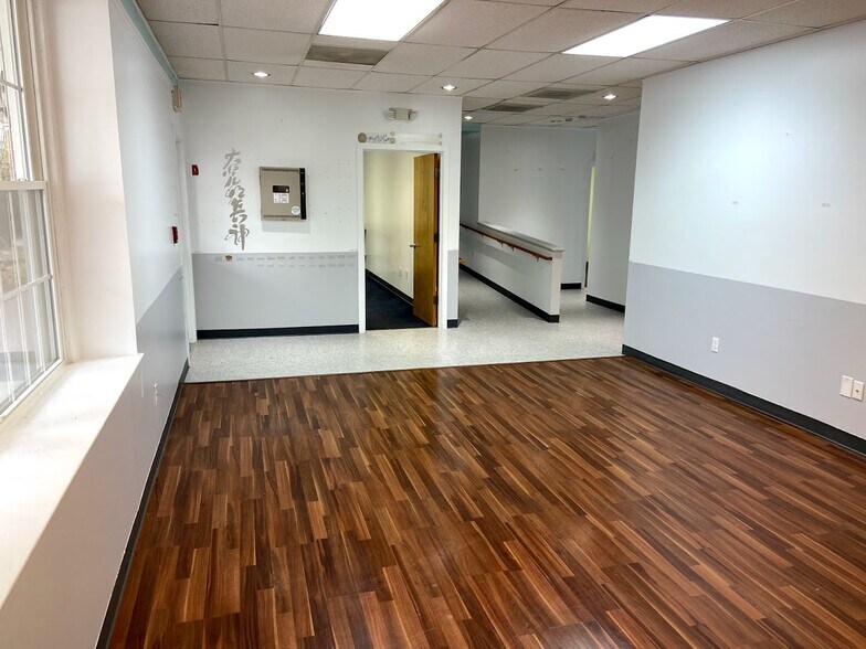More Photos Of 395 W Avon Rd, Avon Office For Lease