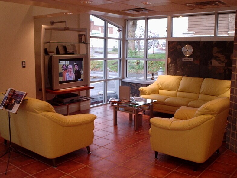 More Photos Of 1109-1111 Westport Rd, Kansas City Auto Dealership For Sale