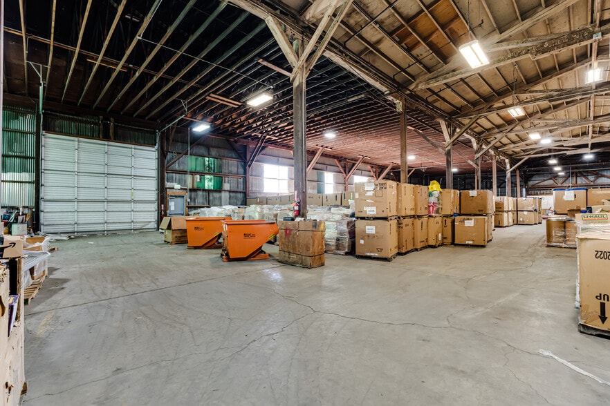 More Photos Of 135-145 N Cleveland St, Eugene Warehouse For Sale