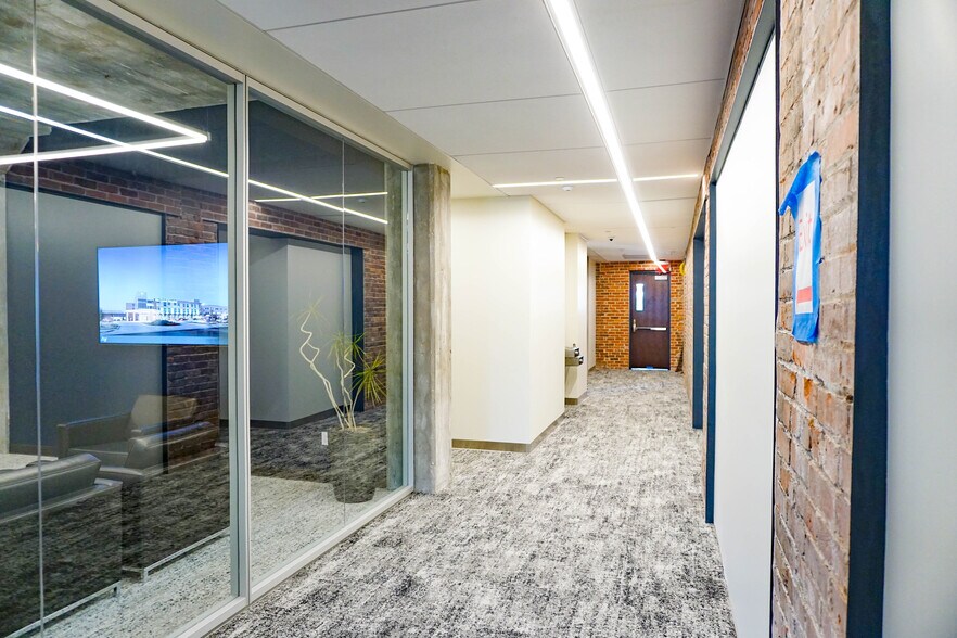 More Photos Of 165 S Rock Island St, Wichita Office For Lease