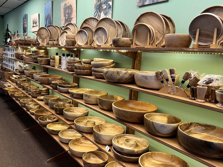 More Photos Of 903 Garibaldi Ave, Garibaldi Freestanding For Sale