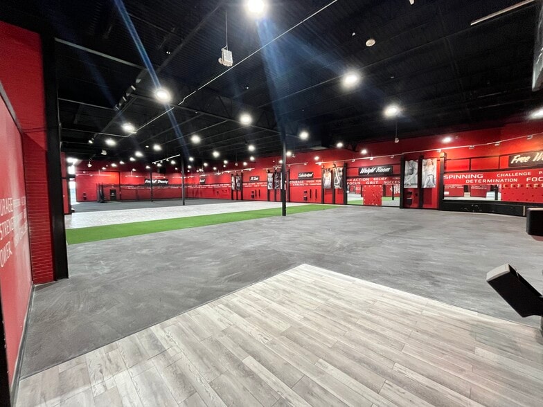 More Photos Of 731-871 Erica Ln, Yorkville Freestanding For Lease