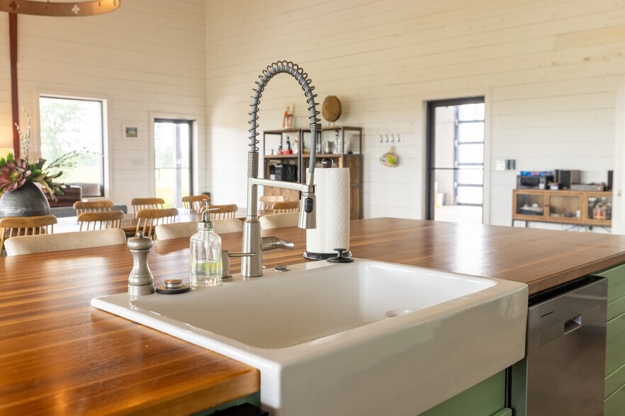 More Photos Of 2199 Roosterville Rd, Roopville Horse Stables For Sale