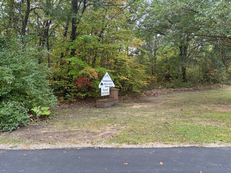 More Photos Of 2655 W Ludington Dr, Farwell Office For Sale