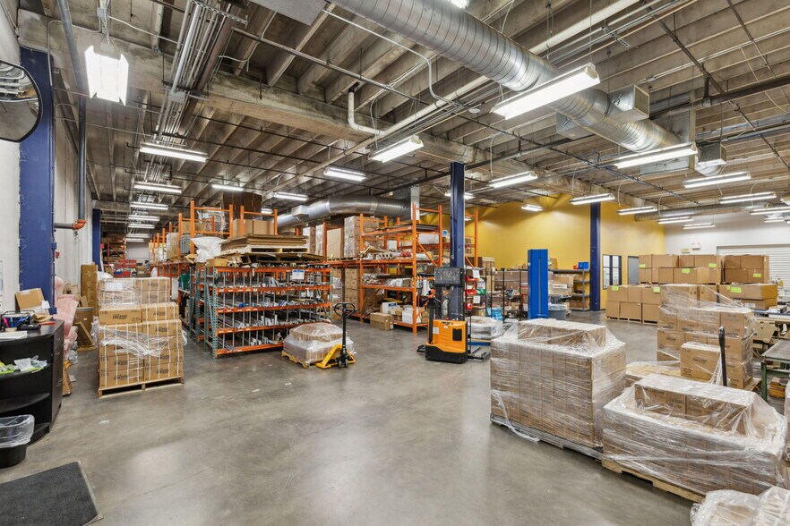 More Photos Of 200 Greenleaf St, Fort Worth Industrial For Sale