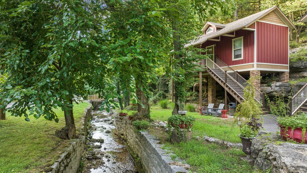 More Photos Of 275 N Main St, Eureka Springs Hotel For Sale