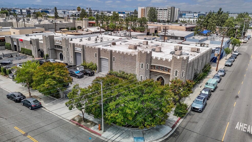 More Photos Of 3099 N Lima St, Burbank Flex For Lease