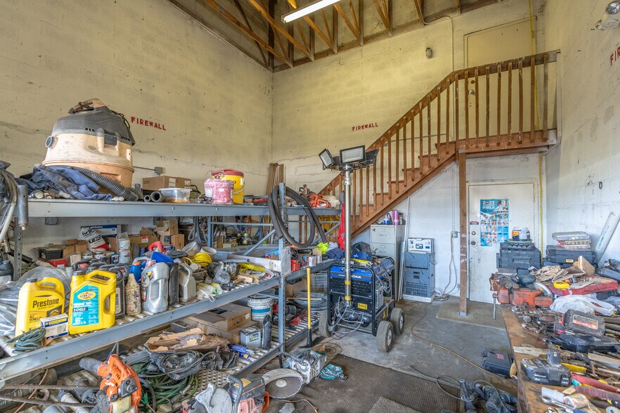 More Photos Of 2700 Evans Ave, Fort Myers Light Manufacturing For Sale