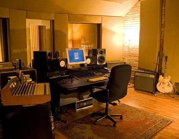 More Photos Of 1376 W Grand Ave, Chicago Storefront Retail Office For Lease