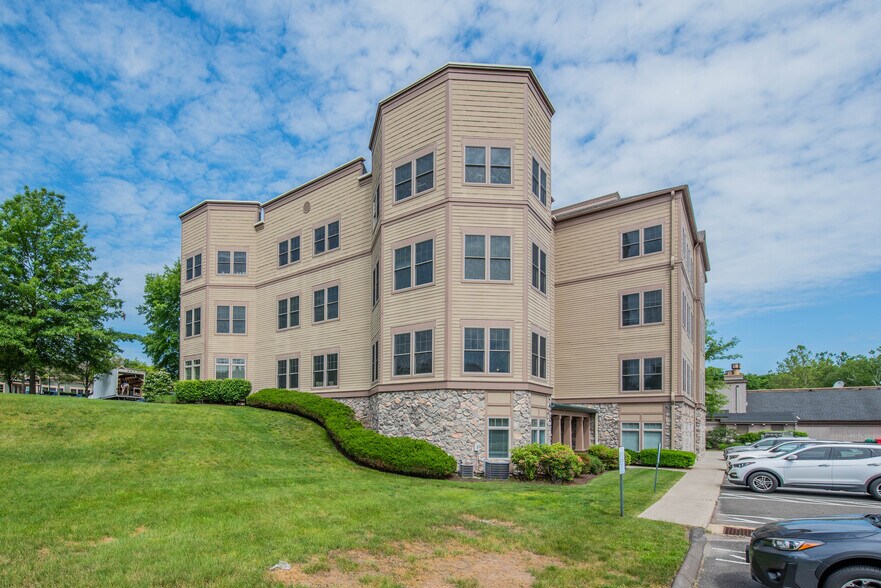 More Photos Of 464 Heritage Rd, Southbury Medical For Lease