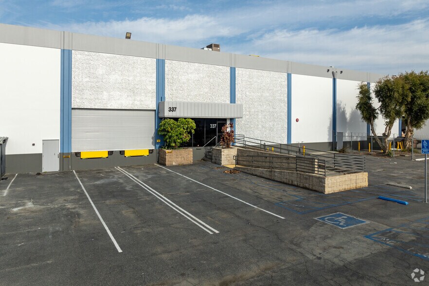 More Photos Of 325-337 N Baldwin Park Blvd, City of Industry Warehouse For Lease