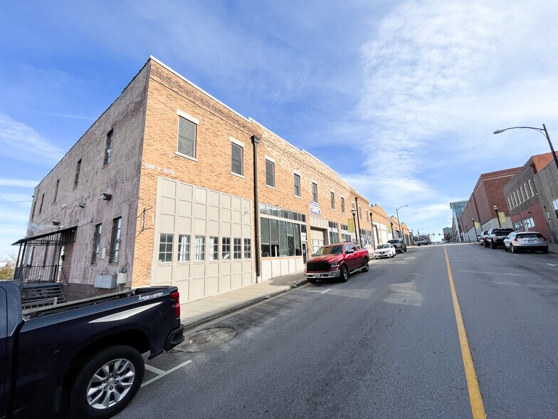 More Photos Of 509 W Olive St, Springfield General Retail For Sale