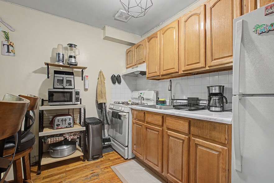 More Photos Of 2722 Wallace Ave, Bronx Apartments For Sale