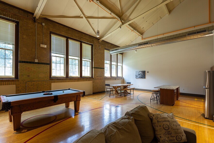 More Photos Of 1351 N Hanley Rd, University City Apartments For Sale