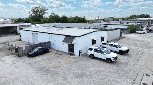 More Photos Of 4212 Garland Dr, Haltom City Warehouse For Lease