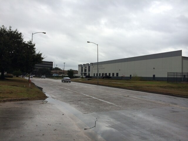 More Photos Of 10400 Harwin Dr, Houston Showroom For Lease