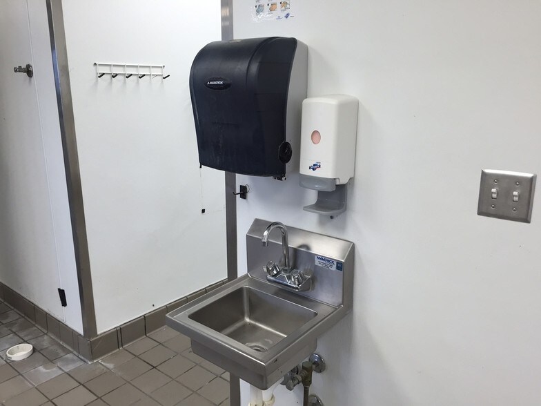 More Photos Of 1504 Ruth St, Sulphur Fast Food For Sale