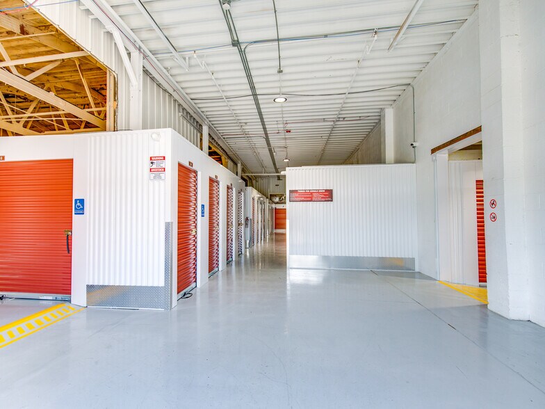 More Photos Of 17506 Chicago Ave, Lansing Self Storage For Sale