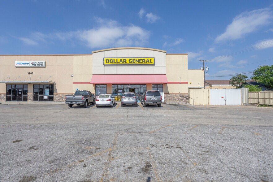 More Photos Of 3900-3906 Hemphill St, Fort Worth Storefront For Lease